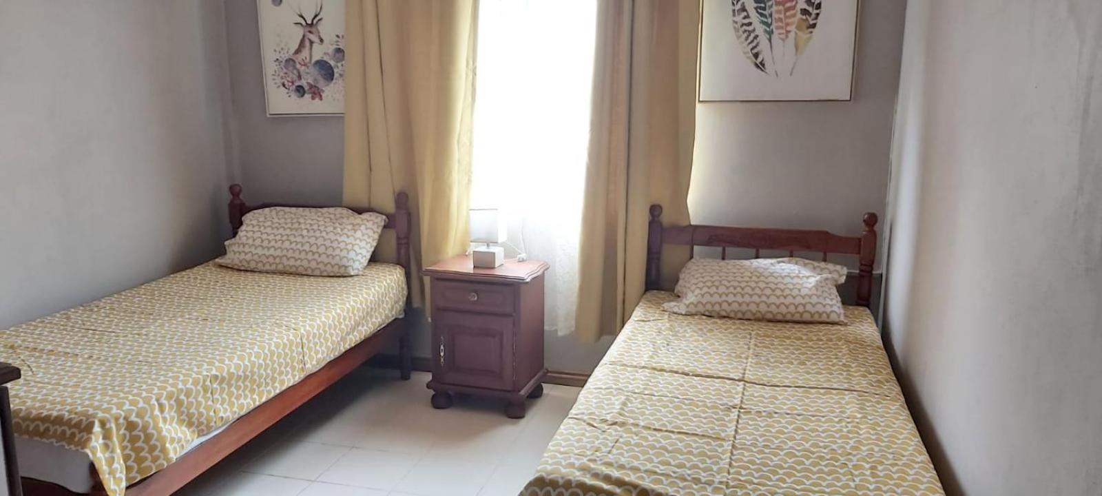 Lovely And Spacious 3 Bedroom Apartment *