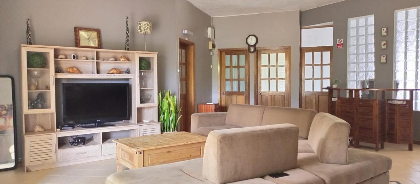 Lovely And Spacious 3 Bedroom * Flic en Flac