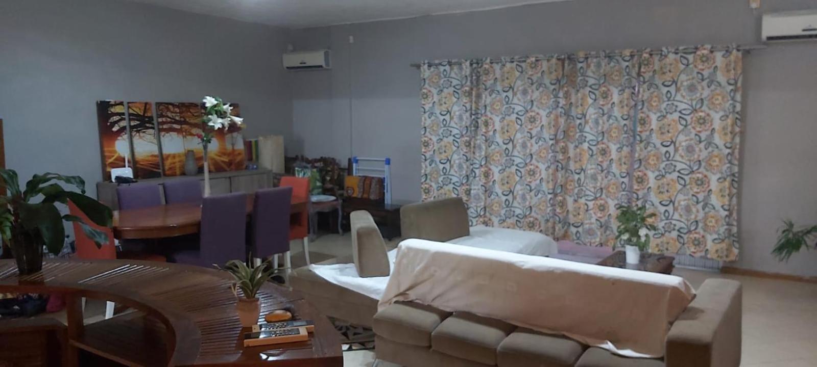 Lovely And Spacious 3 Bedroom Apartment *